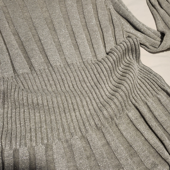 Joseph A silky elgant light sweater. Long sleeves. In Silver n shiny color. - Picture 3 of 6